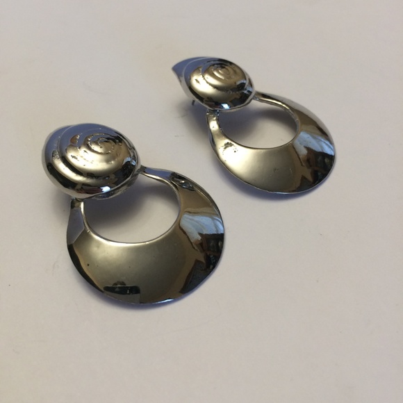 Gorgeous Vintage silver tone earrings - Picture 2 of 5